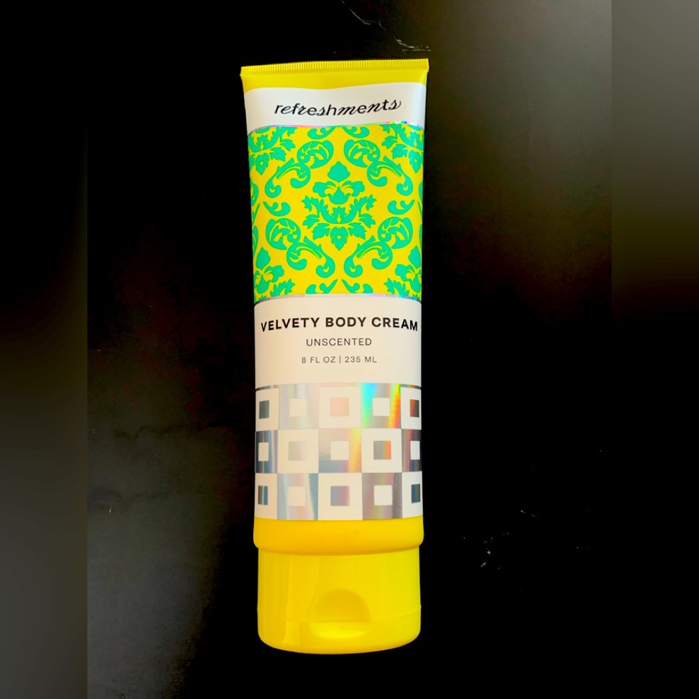 BNWT REFRESHMENTS VELVETY BODY CREAM UNSCENTED